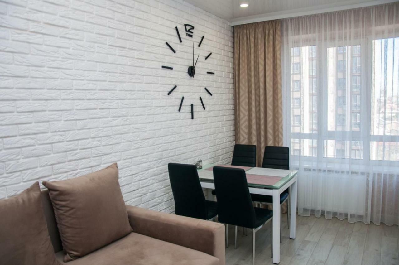 Сучасна Нова Квартира Lutsk Ngoại thất bức ảnh